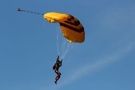 Šuolis sparno tipo parašiutu